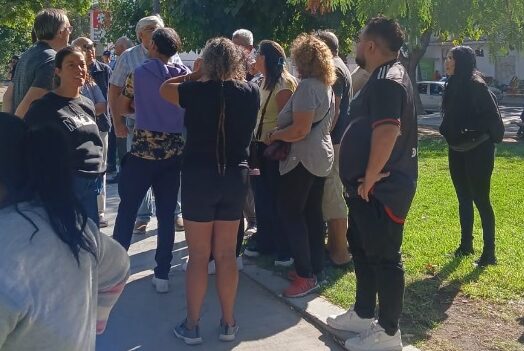 Ni manteros ni pancheros volverán al Parque de Mayo: reubicaran sólo a emprendedores, artesanos y carritos habilitados Ni manteros ni pancheros volverán al Parque de Mayo: reubicaran sólo a emprendedores, artesanos y carritos habilitados