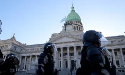 Otro día de tensión en el Congreso: el Gobierno junta votos para el acuerdo con el FMI y enfrenta una nueva marcha