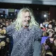Capusotto trasciende la pantalla: un viaje autobiográfico por su humor absurdo y poético