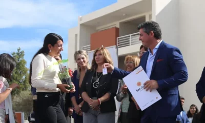 Orrego entregó 112 casas de un nuevo barrio en Chimbas
