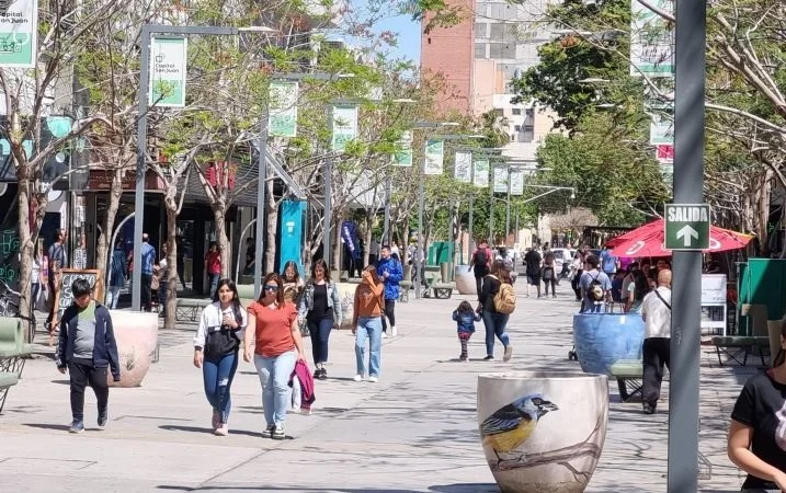 Horario de corrido en comercio: impulsarán una encuesta a sanjuaninos Horario de corrido en comercio: impulsarán una encuesta a sanjuaninos