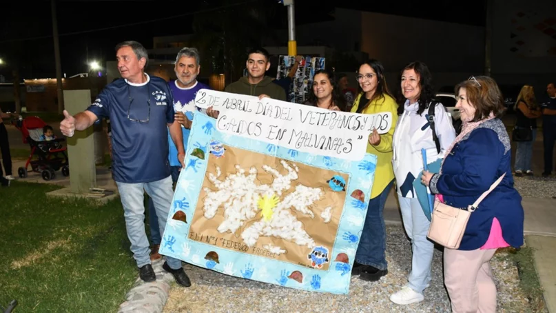 Excombatientes de Malvinas colocaron una piedra basal en homenaje a sus compañeros Excombatientes de Malvinas colocaron una piedra basal en homenaje a sus compañeros