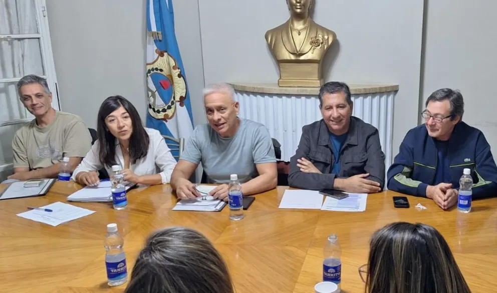 El uñaquismo y el giojismo suman señales de acuerdo; ahora, en las Secretarías del PJ El uñaquismo y el giojismo suman señales de acuerdo; ahora, en las Secretarías del PJ