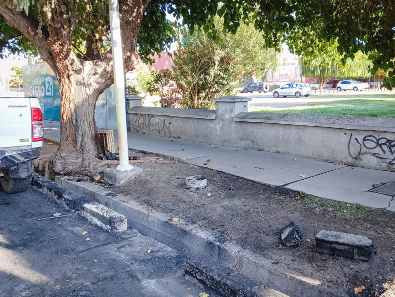 Vive en una camioneta en Desamparados, el viernes lo internaron y el domingo su vehículo se le prendió fuego Vive en una camioneta en Desamparados, el viernes lo internaron y el domingo su vehículo se le prendió fuego