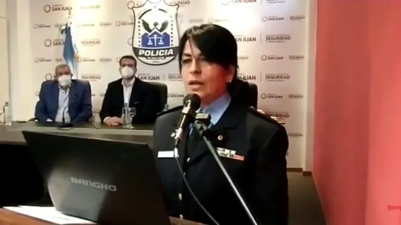 Cintia Álamo, la historia de la primer mujer sub jefa de la Policía de San Juan Cintia Álamo, la historia de la primer mujer sub jefa de la Policía de San Juan