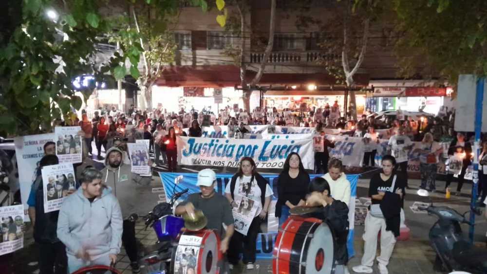 Familiares y amigos de Lucía Rubiño pidieron por el no sobreseimiento de Echegaray Familiares y amigos de Lucía Rubiño pidieron por el no sobreseimiento de Echegaray
