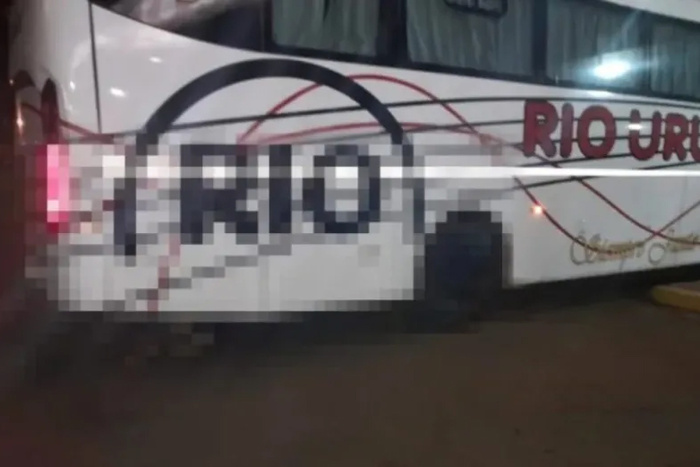 Un micro arribó a una terminal arrastrando un cadáver Un micro arribó a una terminal arrastrando un cadáver