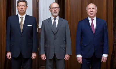 Tres jueces, dos páginas web y una guerra de vanidades