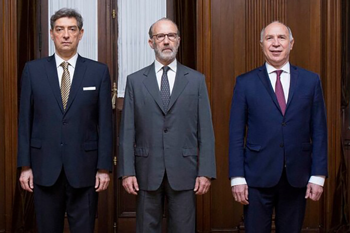 Tres jueces, dos páginas web y una guerra de vanidades Tres jueces, dos páginas web y una guerra de vanidades
