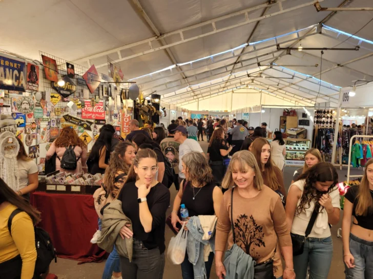 Gran concurrencia en la penúltima jornada de la Feria de las Artesanías en San Juan Gran concurrencia en la penúltima jornada de la Feria de las Artesanías en San Juan