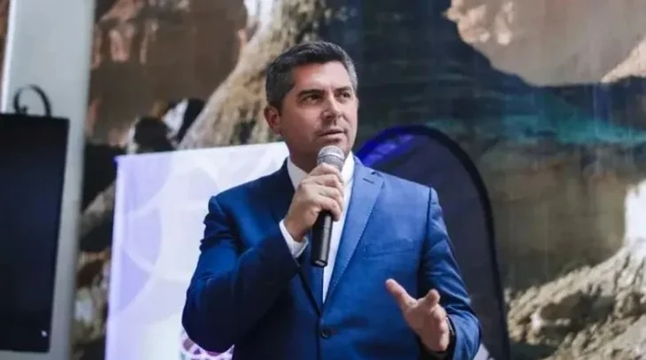 El gobernador Orrego denunció a una cantante que usaba el Cuit de famosos para comprar ropa en el exterior